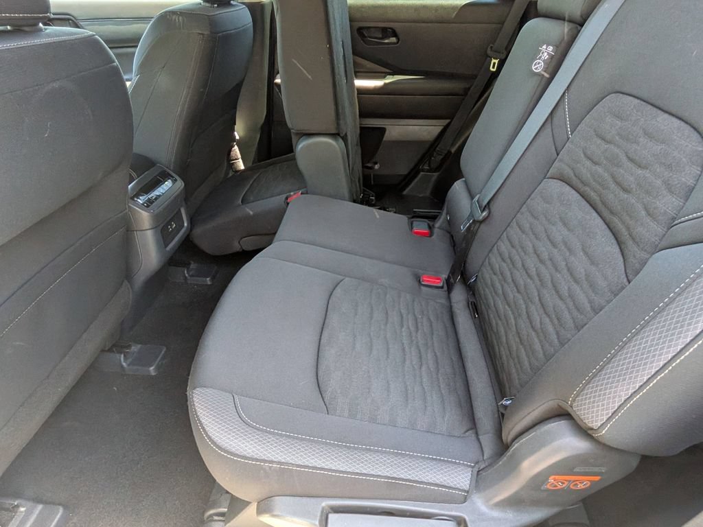 Used 2025 Nissan Pathfinder SV AWD/4WD image 19