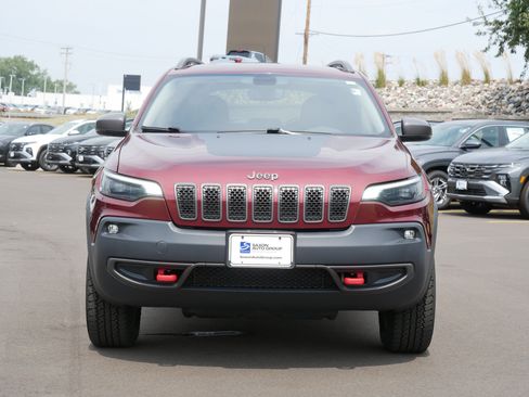 Used 2019 Jeep Cherokee Trailhawk w/ Cold Weather Group AWD/4WD image 3