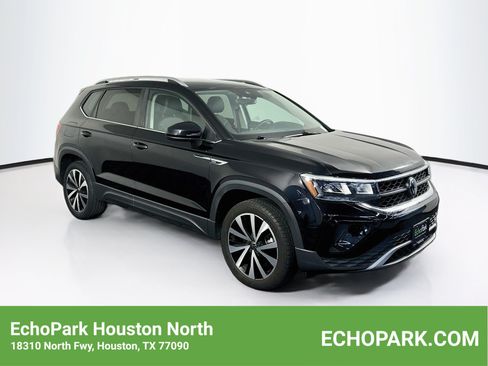 Used 2023 Volkswagen Taos SE FWD image 1