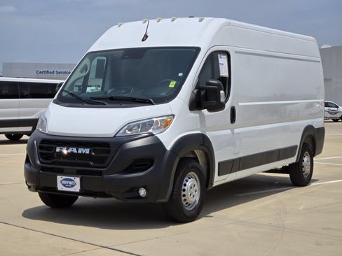 Used 2025 RAM ProMaster 2500 w/ Convenience Group FWD image 3