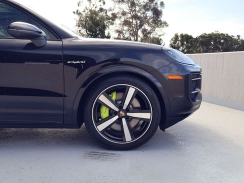 New 2026 Porsche Cayenne E-Hybrid AWD/4WD image 11