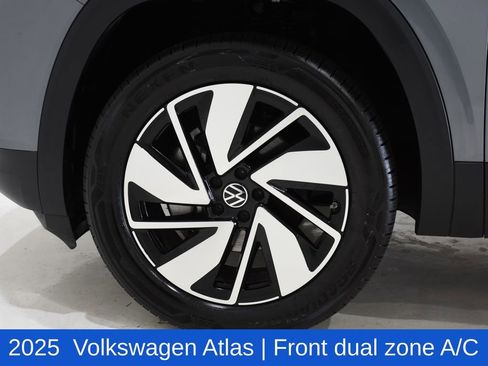 Used 2025 Volkswagen Atlas SE FWD image 6
