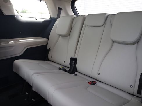 New 2026 Kia Carnival EX FWD image 15