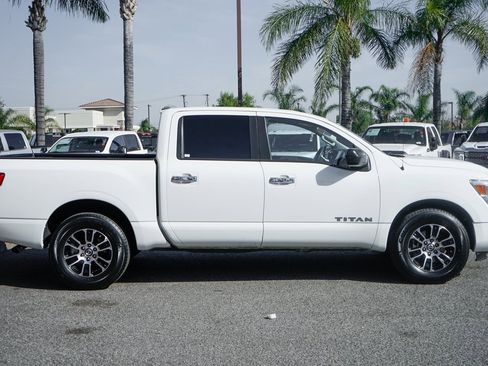 Used 2021 Nissan Titan SV image 10