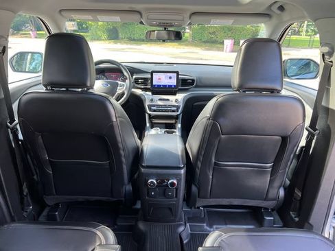 Used 2023 Ford Explorer XLT w/ Equipment Group 202A AWD/4WD image 34