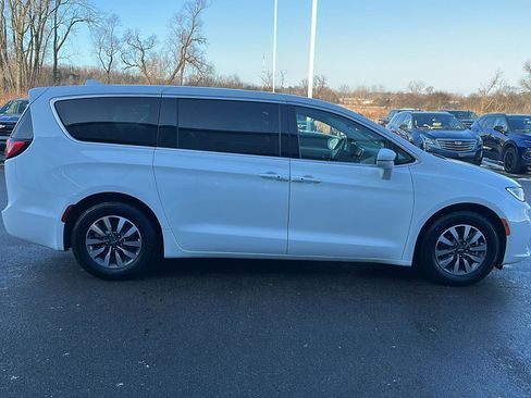 Used 2022 Chrysler Pacifica Touring-L image 13