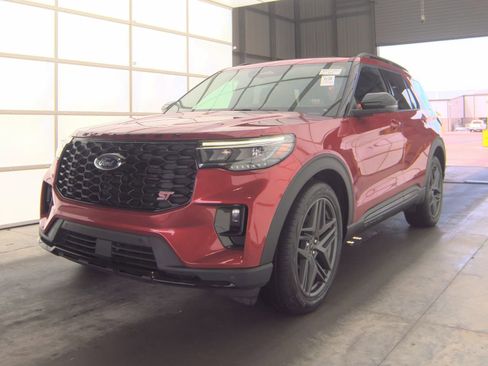 Used 2025 Ford Explorer ST AWD/4WD image 4