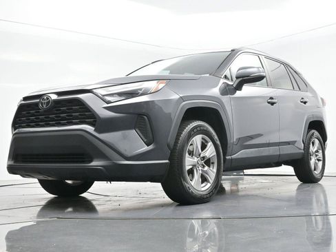 Used 2022 Toyota RAV4 XLE AWD/4WD image 43