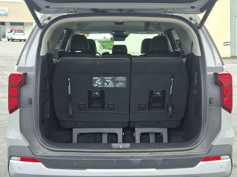 Used 2025 Kia Carnival EX FWD image 32