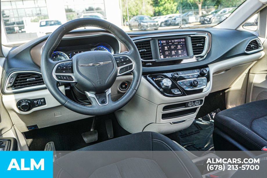 Used 2022 Chrysler Voyager LX FWD image 28