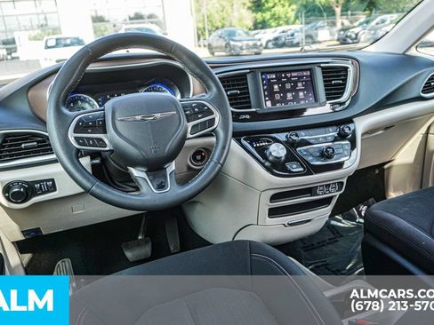 Used 2022 Chrysler Voyager LX FWD image 28