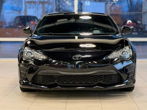 Used 2018 Toyota 86 image 2