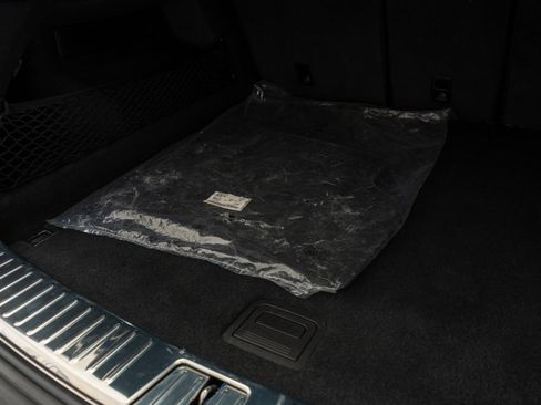 Used 2025 Porsche Cayenne AWD/4WD image 36