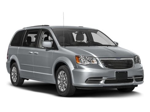 Used 2016 Chrysler Town & Country Touring image 9