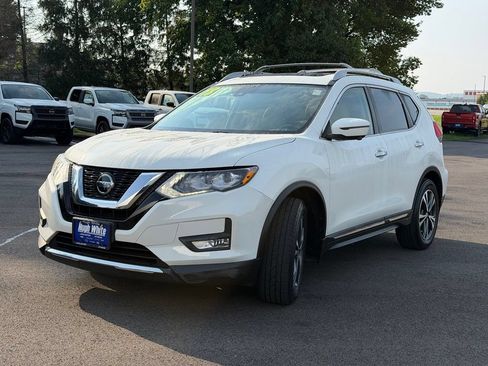 Used 2018 Nissan Rogue SL w/ Premium Package FWD image 2