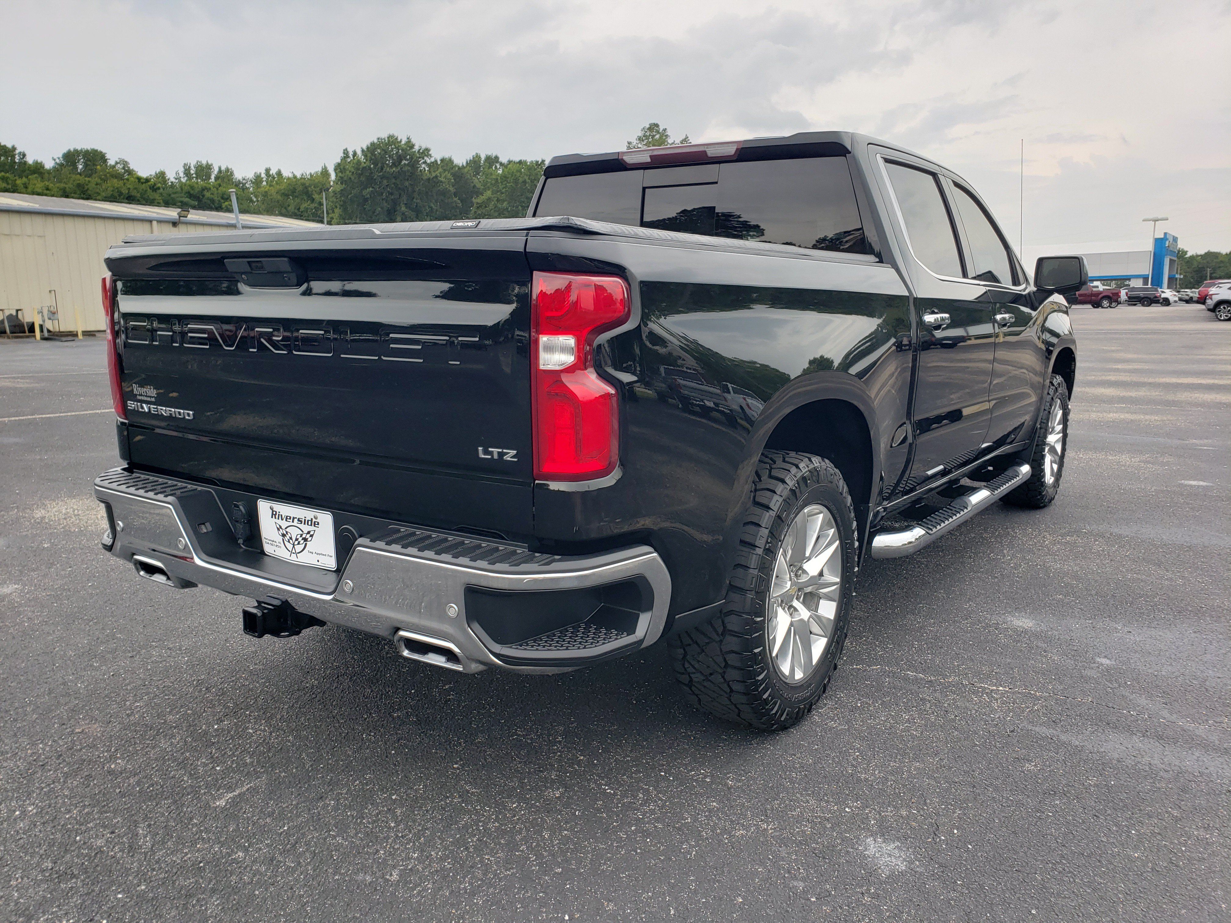 Used 2021 Chevrolet Silverado 1500 LTZ w/ LTZ Premium Package AWD/4WD image 3