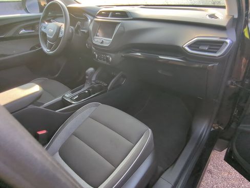 Used 2022 Chevrolet TrailBlazer LT FWD image 30