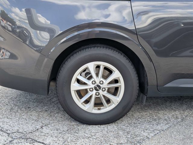 Used 2024 Kia Carnival LX FWD image 11