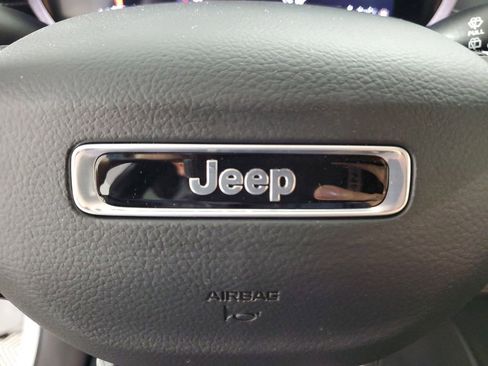 New 2025 Jeep Grand Cherokee Altitude image 23