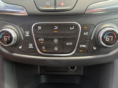 Used 2023 Chevrolet Equinox LT FWD image 20