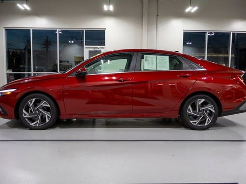 Certified 2025 Hyundai Elantra Limited image 10