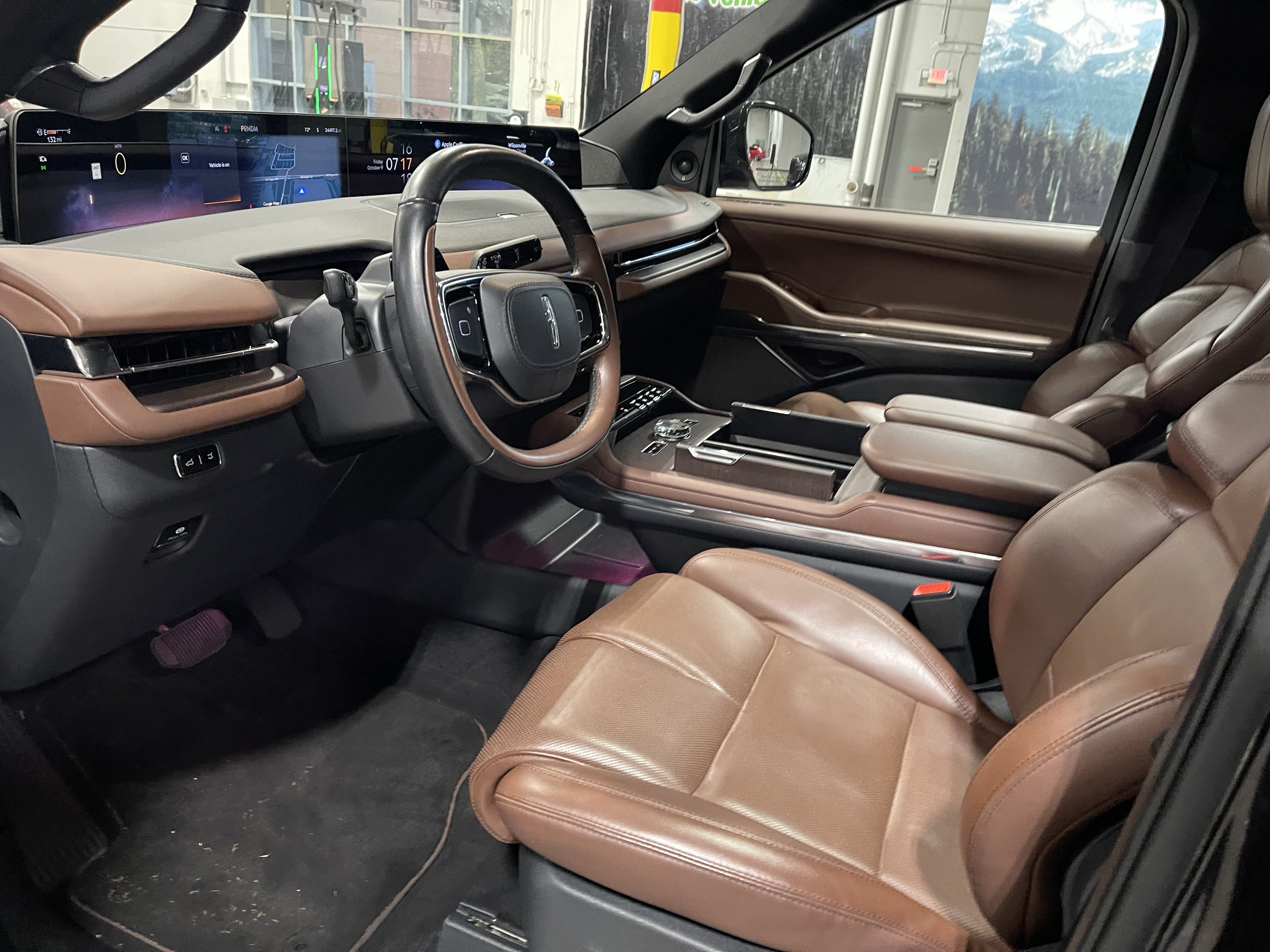 Used 2025 Lincoln Navigator Reserve AWD/4WD image 10