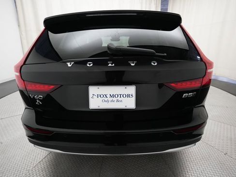 Used 2025 Volvo V60 B5 Cross Country Plus image 26