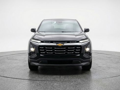 Used 2025 Chevrolet Equinox LT image 2