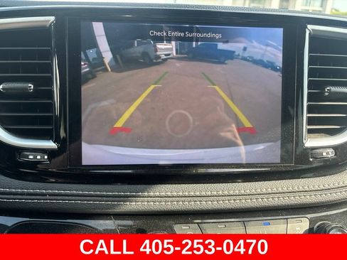 Used 2025 Chrysler Pacifica Limited FWD image 13