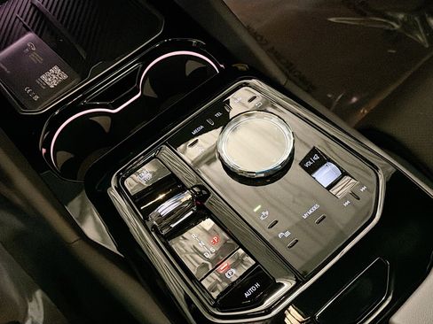 New 2026 BMW 550e xDrive w/ Executive Package image 29