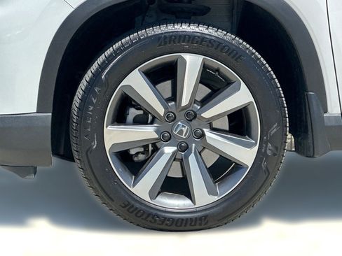 Used 2025 Honda Pilot Touring image 11