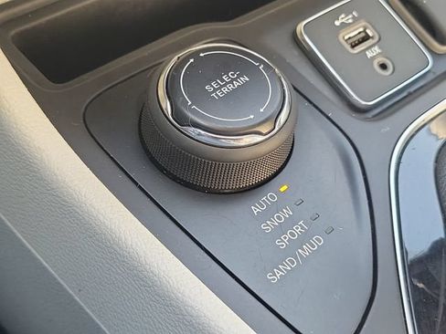 Used 2020 Jeep Cherokee Limited AWD/4WD image 19