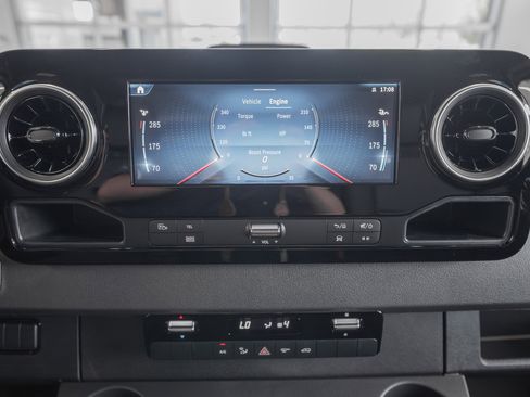 Used 2025 Mercedes-Benz Sprinter 2500 image 19