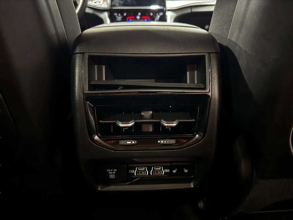Used 2023 Jeep Grand Cherokee Limited AWD/4WD image 20