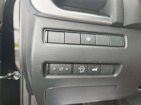 Used 2025 Nissan Rogue SV FWD image 30
