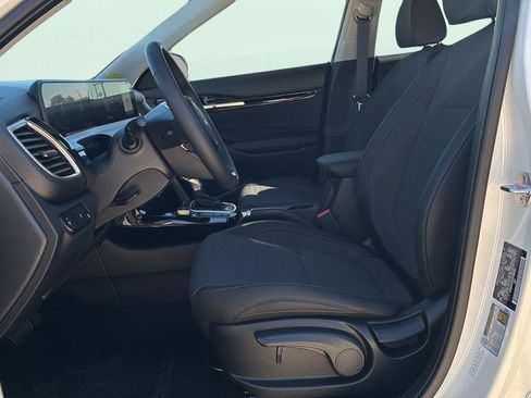 New 2026 Kia Seltos S FWD image 12