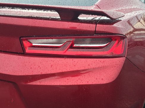 Used 2018 Chevrolet Camaro SS RWD image 8