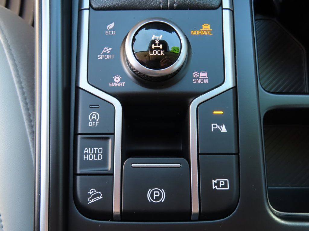 Used 2025 Kia Sorento S AWD/4WD image 11