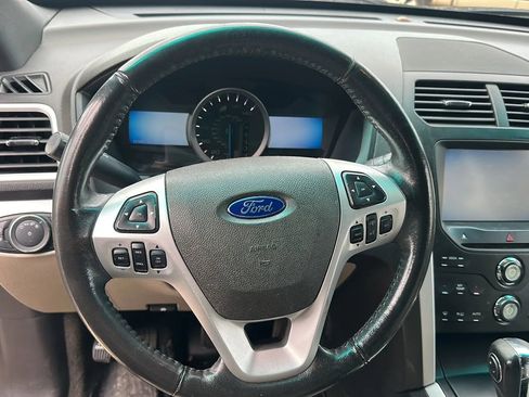 Used 2013 Ford Explorer XLT image 16