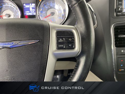 Used 2015 Chrysler Town & Country Touring w/ Driver Convenience Group FWD image 21