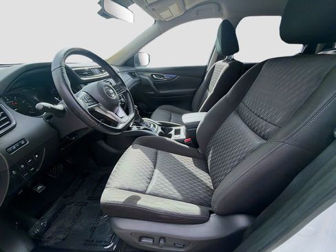 Used 2020 Nissan Rogue SV image 18