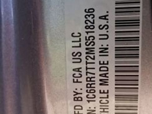 Used 2021 RAM 1500 Classic SLT image 9