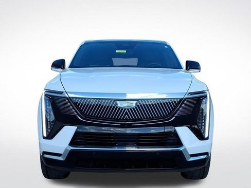 Certified 2025 Cadillac Escalade IQ Luxury 2 w/ LPO, Premium Carpet Package AWD/4WD image 8