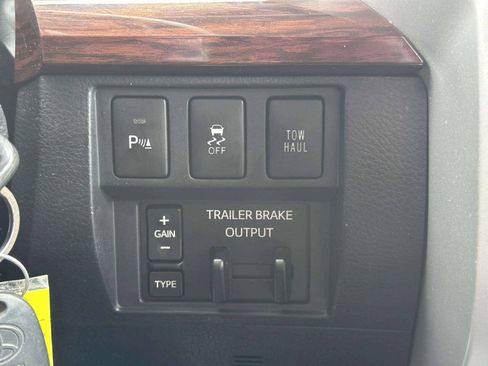 Used 2017 Toyota Tundra Limited AWD/4WD image 36