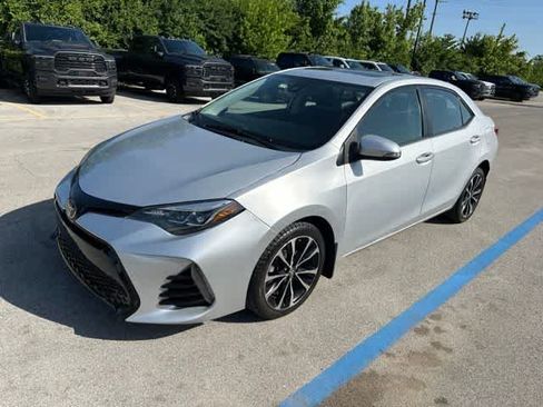 Used 2017 Toyota Corolla SE w/ SE Premium Package FWD image 2