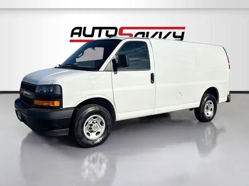 Used 2024 Chevrolet Express 3500 w/ Driver Convenience Package RWD image 3