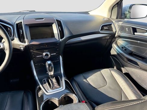 Used 2018 Ford Edge Titanium image 27