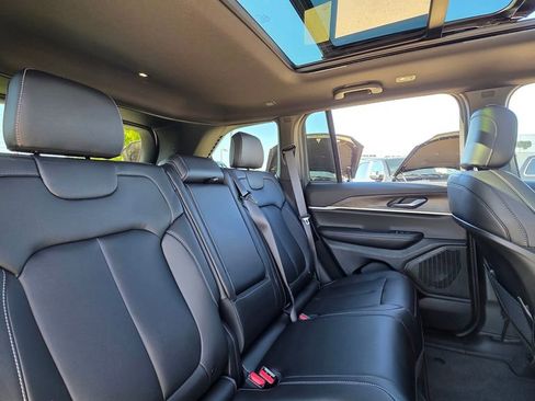 New 2025 Jeep Grand Cherokee Limited w/ Black Appearance Package image 15