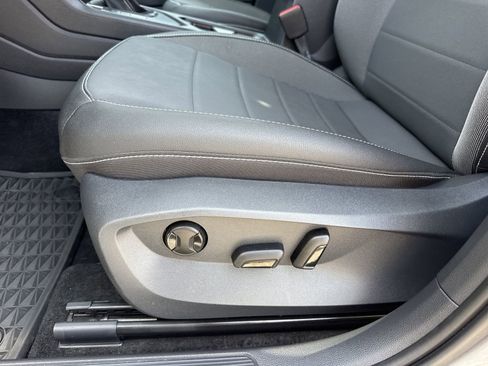 Used 2024 Volkswagen Taos SE image 17