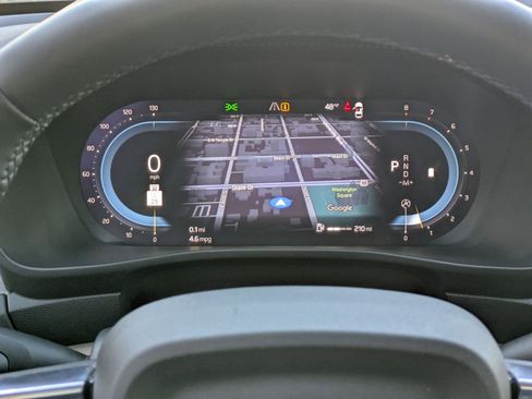 Used 2024 Volvo XC40 B5 Plus w/ Protection Package Premier image 15